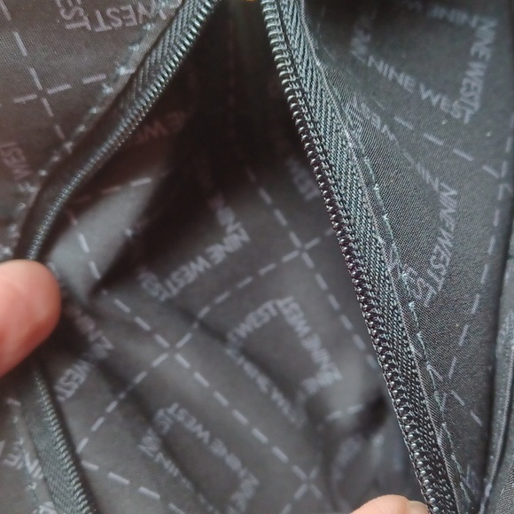 Nine West wristlet - Picture 7 of 14